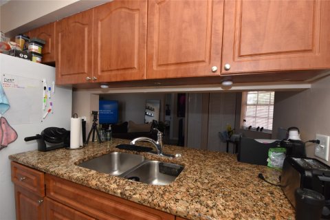 Condo in Pembroke Pines, Florida, 1 bedroom  № 1079660 - photo 23