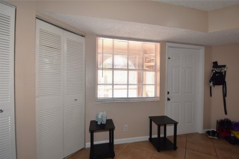 Condo in Pembroke Pines, Florida, 1 bedroom  № 1079660 - photo 13