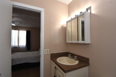 Condo in Pembroke Pines, Florida, 1 bedroom  № 1079660 - photo 3