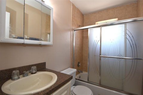 Condo in Pembroke Pines, Florida, 1 bedroom  № 1079660 - photo 4