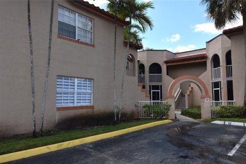 Condo in Pembroke Pines, Florida, 1 bedroom  № 1079660 - photo 24