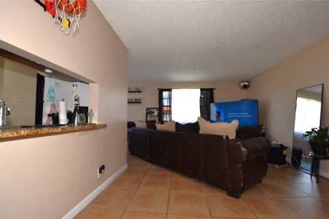 Condo in Pembroke Pines, Florida, 1 bedroom  № 1079660 - photo 7