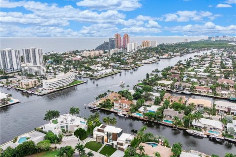 Villa ou maison à vendre à Fort Lauderdale, Floride: 6 chambres, 772.48 m2 № 652559 - photo 1