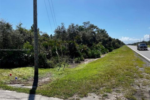 Commercial property in Palm Bay, Florida № 1170724 - photo 3