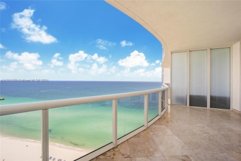 Condo in Sunny Isles Beach, Florida, 3 bedrooms  № 911649 - photo 17