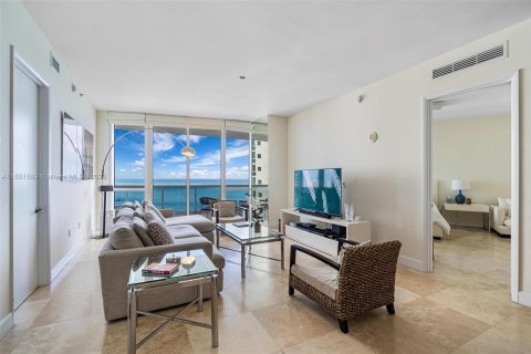 Condo in Sunny Isles Beach, Florida, 3 bedrooms  № 911649 - photo 1