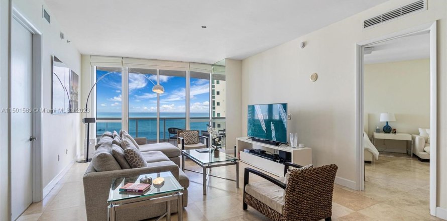 Condo in Sunny Isles Beach, Florida, 3 bedrooms  № 911649