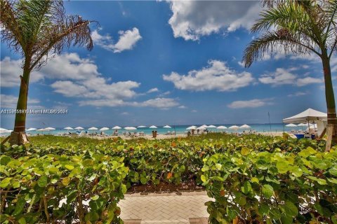 Condo in Sunny Isles Beach, Florida, 3 bedrooms  № 911649 - photo 28