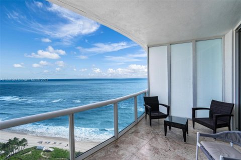 Condo in Sunny Isles Beach, Florida, 3 bedrooms  № 911649 - photo 2