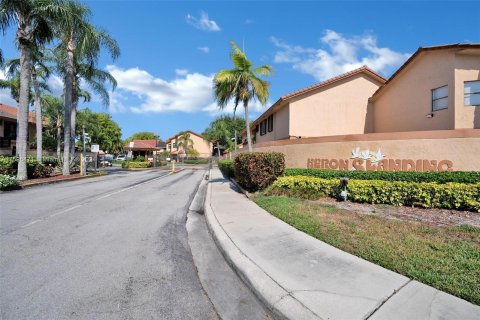 Townhouse in Pembroke Pines, Florida 2 bedrooms, 90.67 sq.m. № 1209025 - photo 22