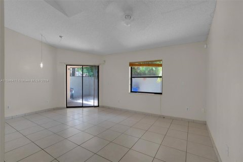 Townhouse in Pembroke Pines, Florida 2 bedrooms, 90.67 sq.m. № 1209025 - photo 5