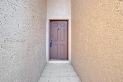 Townhouse in Pembroke Pines, Florida 2 bedrooms, 90.67 sq.m. № 1209025 - photo 28