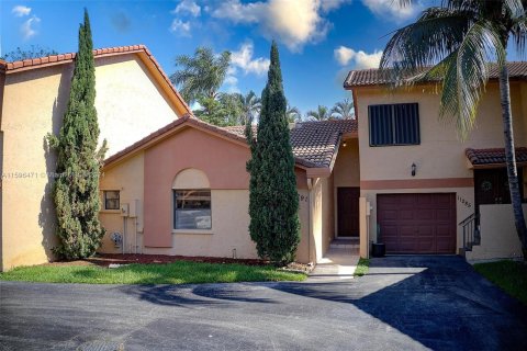 Townhouse in Pembroke Pines, Florida 2 bedrooms, 90.67 sq.m. № 1209025 - photo 21