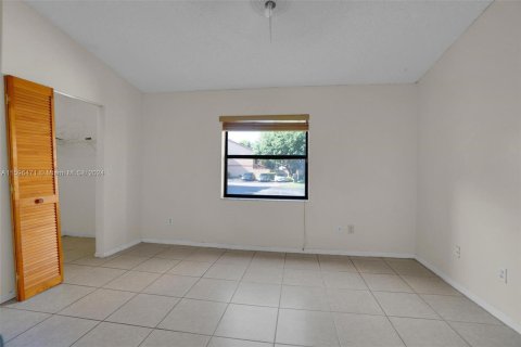 Townhouse in Pembroke Pines, Florida 2 bedrooms, 90.67 sq.m. № 1209025 - photo 8