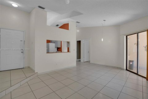 Townhouse in Pembroke Pines, Florida 2 bedrooms, 90.67 sq.m. № 1209025 - photo 4