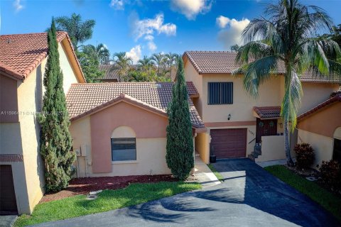 Townhouse in Pembroke Pines, Florida 2 bedrooms, 90.67 sq.m. № 1209025 - photo 1