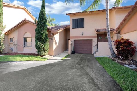 Townhouse in Pembroke Pines, Florida 2 bedrooms, 90.67 sq.m. № 1209025 - photo 27