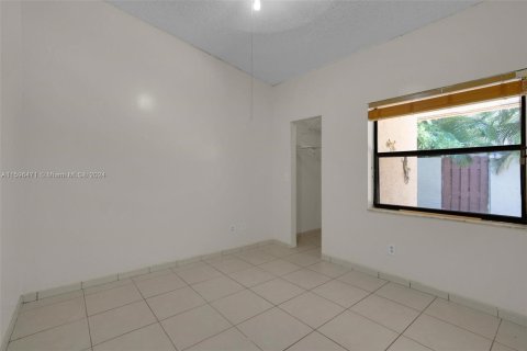 Touwnhouse à vendre à Pembroke Pines, Floride: 2 chambres, 90.67 m2 № 1209025 - photo 12