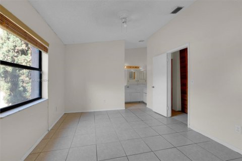 Townhouse in Pembroke Pines, Florida 2 bedrooms, 90.67 sq.m. № 1209025 - photo 9