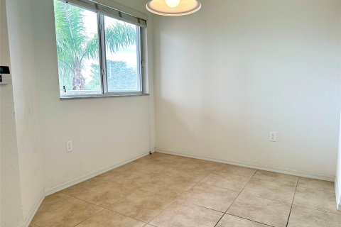 Condominio en venta en Tamarac, Florida, 2 dormitorios, 114.64 m2 № 1005293 - foto 2