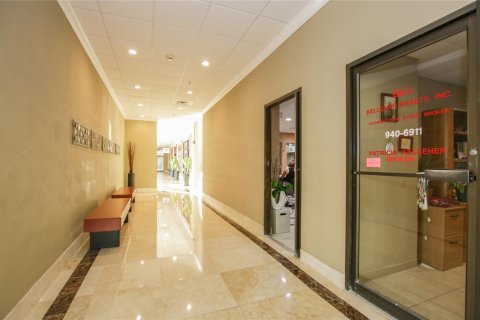 Condo in Sunny Isles Beach, Florida, 2 bedrooms  № 648322 - photo 13