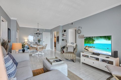 Condo in Sunny Isles Beach, Florida, 2 bedrooms  № 648322 - photo 17