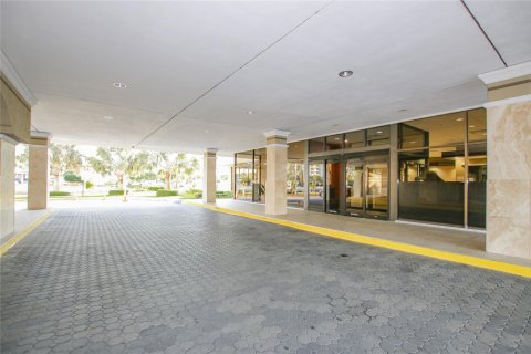 Condo in Sunny Isles Beach, Florida, 2 bedrooms  № 648322 - photo 1