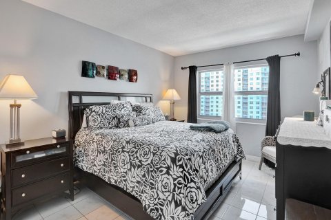 Condo in Sunny Isles Beach, Florida, 2 bedrooms  № 648322 - photo 27