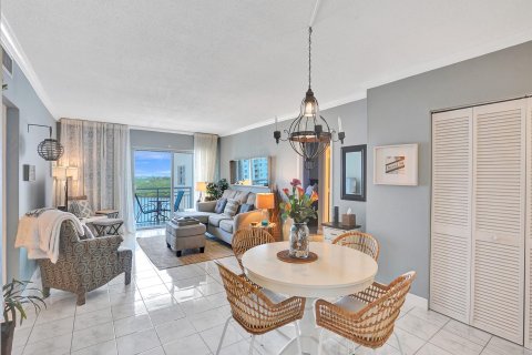 Condo in Sunny Isles Beach, Florida, 2 bedrooms  № 648322 - photo 19