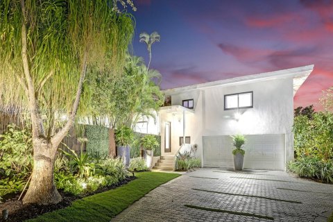Villa ou maison à vendre à North Miami Beach, Floride: 4 chambres, 217.58 m2 № 1141874 - photo 1