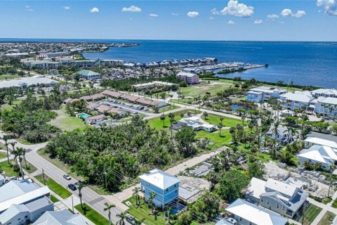 Villa ou maison à vendre à Punta Gorda, Floride: 3 chambres, 215.16 m2 № 484789 - photo 9