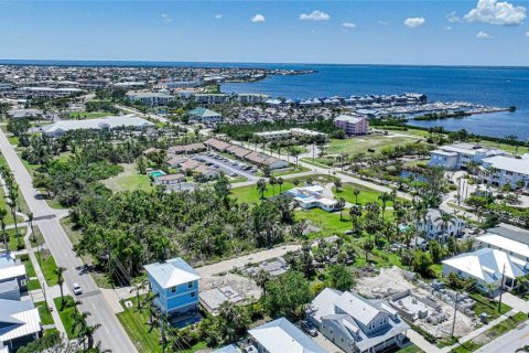 Villa ou maison à vendre à Punta Gorda, Floride: 3 chambres, 215.16 m2 № 484787 - photo 13