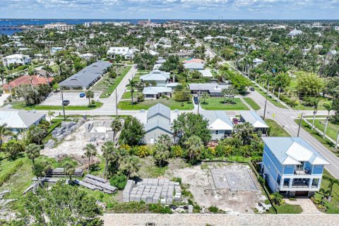 House in Punta Gorda, Florida 3 bedrooms, 215.16 sq.m. № 484790 - photo 3