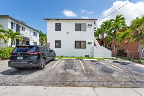 Commercial property in Miami, Florida № 1227990 - photo 12