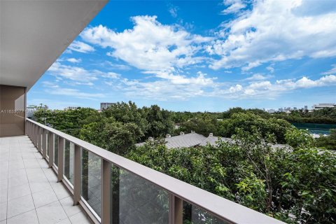 Copropriété à vendre à Miami, Floride: 2 chambres, 121.7 m2 № 1309846 - photo 1