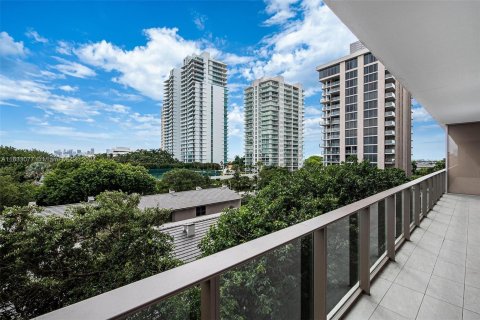 Copropriété à vendre à Miami, Floride: 2 chambres, 121.7 m2 № 1309846 - photo 2