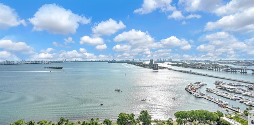 Condo in Miami, Florida, 3 bedrooms  № 1389612