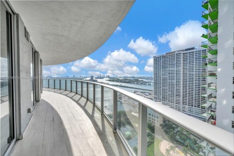 Condo in Miami, Florida, 3 bedrooms  № 1389612 - photo 8