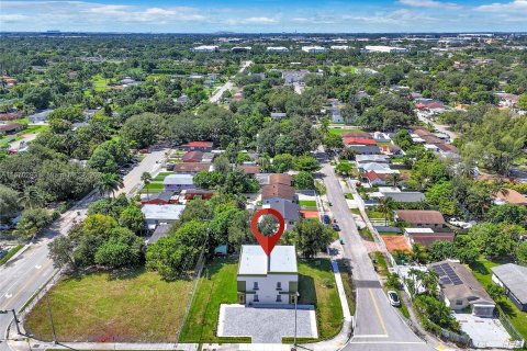 Immobilier commercial à vendre à Miami, Floride: 312.15 m2 № 1389657 - photo 6