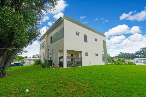 Immobilier commercial à vendre à Miami, Floride: 312.15 m2 № 1389657 - photo 5