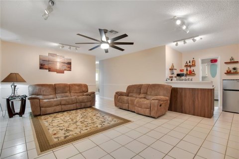 Casa en venta en Belle Isle, Florida, 4 dormitorios, 227.7 m2 № 1377764 - foto 12