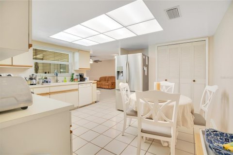 Casa en venta en Belle Isle, Florida, 4 dormitorios, 227.7 m2 № 1377764 - foto 9