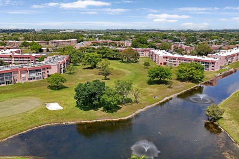 Condo in Sunrise, Florida, 2 bedrooms  № 1135500 - photo 16