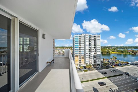 Copropriété à vendre à Hollywood, Floride: 2 chambres, 134.15 m2 № 1135461 - photo 10