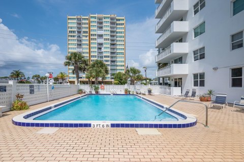 Condo in Hollywood, Florida, 2 bedrooms  № 1135461 - photo 2