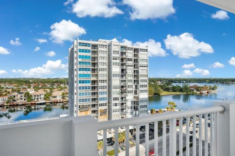 Condo in Hollywood, Florida, 2 bedrooms  № 1135461 - photo 11