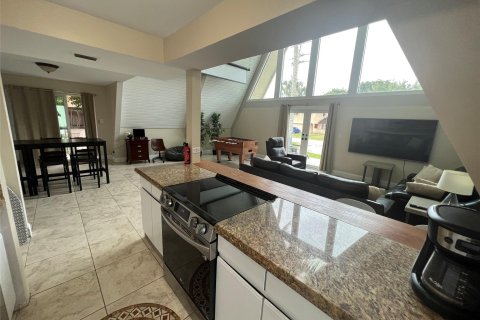 House in Coconut Creek, Florida 4 bedrooms, 148.64 sq.m. № 913169 - photo 2
