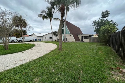 House in Coconut Creek, Florida 4 bedrooms, 148.64 sq.m. № 913169 - photo 23