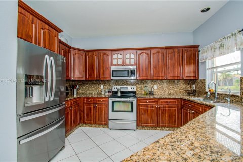 Villa ou maison à vendre à Pembroke Pines, Floride: 5 chambres, 293.11 m2 № 1353879 - photo 30