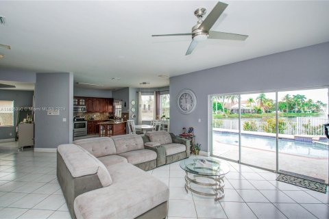 Villa ou maison à vendre à Pembroke Pines, Floride: 5 chambres, 293.11 m2 № 1353879 - photo 24